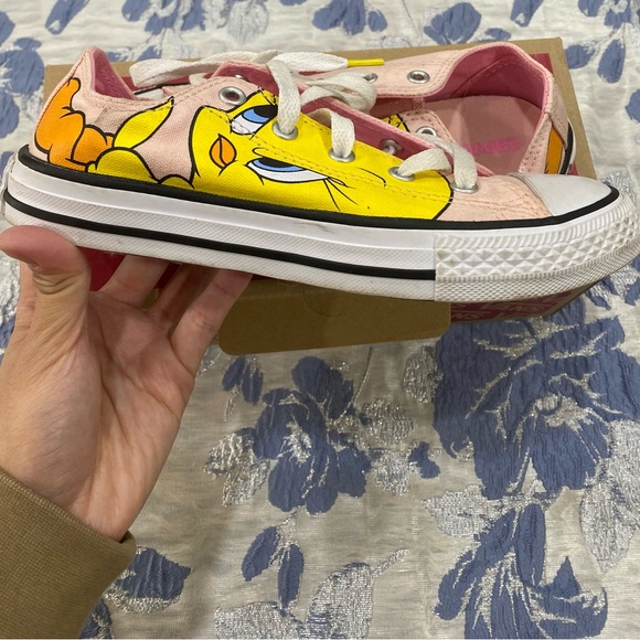 Retro Loonie Tunes Tweety Bird Converse - Size 3 Kids - Picture 2 of 7